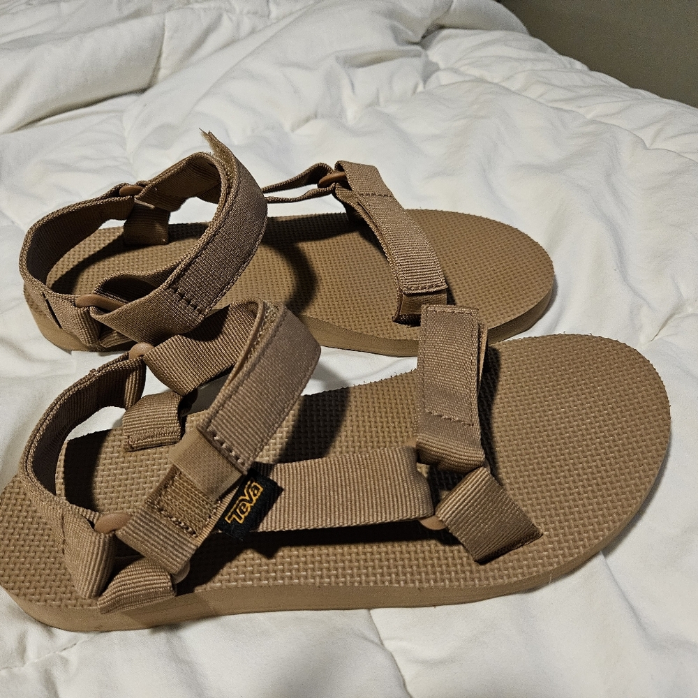 Womens Teva Size 7 Sandals